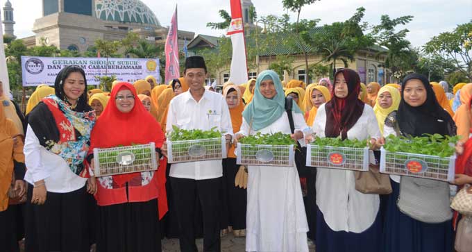 Hari Minggu Pertama Tiap Bulan di Samarinda, Shalat Subuh Berjamaah lalu Tanam Cabai